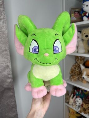 Retired Neopets Green Acara stuffed 2008 Series 2 Collectible